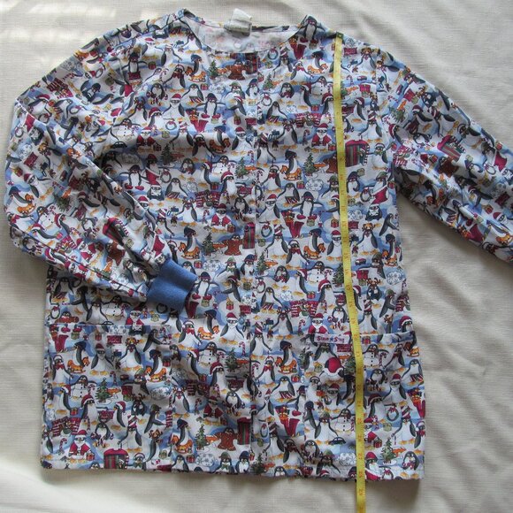 Scrub top long sleeve Christmas theme - Picture 9 of 14